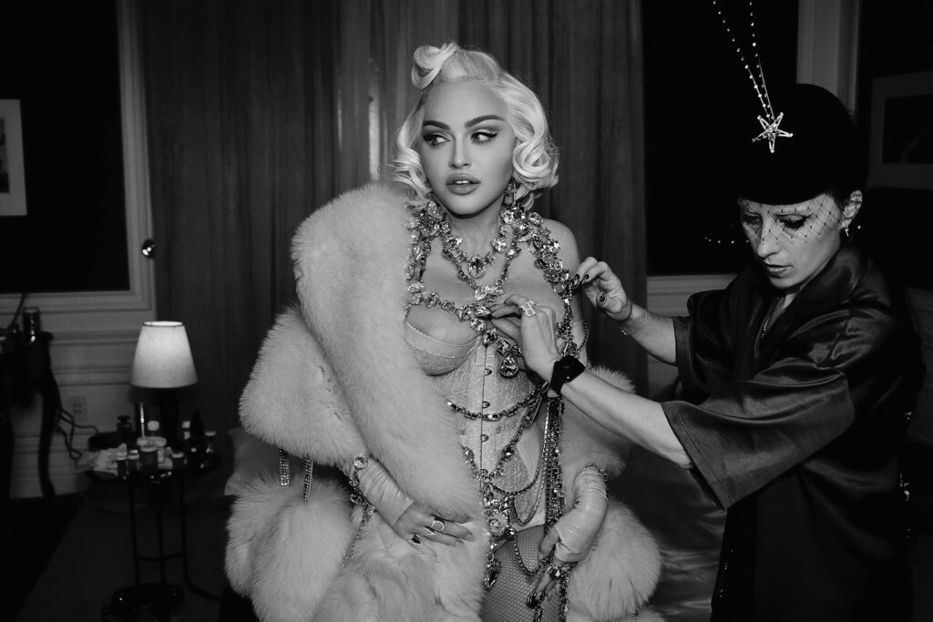 Madonna y la polémica con sus fotos recreando la muerte de Marilyn Monroe