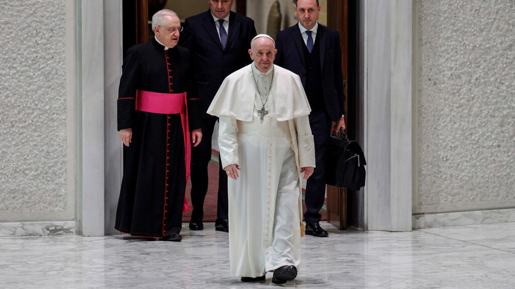  Papa Francisco compra discos de vinilo en Roma