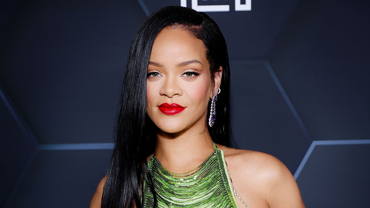 Rihanna vuelve a la música después de seis años con Lift Me Up